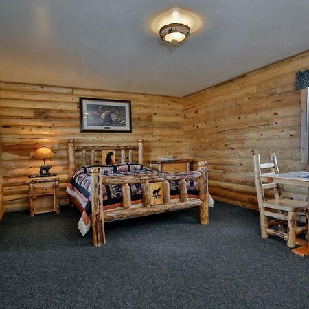 Wolf Den Log Cabin Motel And Rv Park Thayne 外观 照片