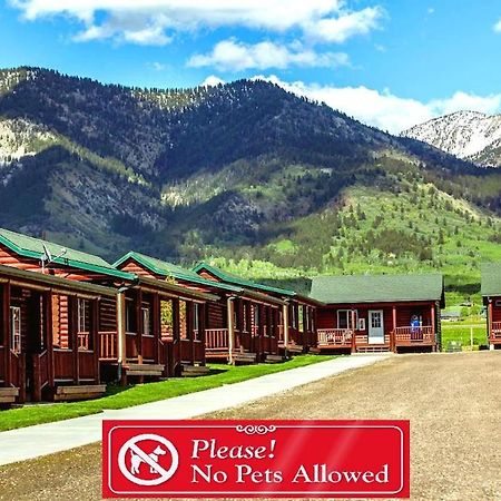 Wolf Den Log Cabin Motel And Rv Park Thayne 外观 照片