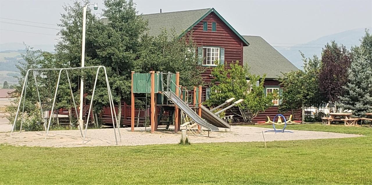 Wolf Den Log Cabin Motel And Rv Park Thayne 外观 照片