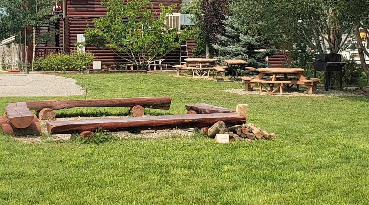 Wolf Den Log Cabin Motel And Rv Park Thayne 外观 照片