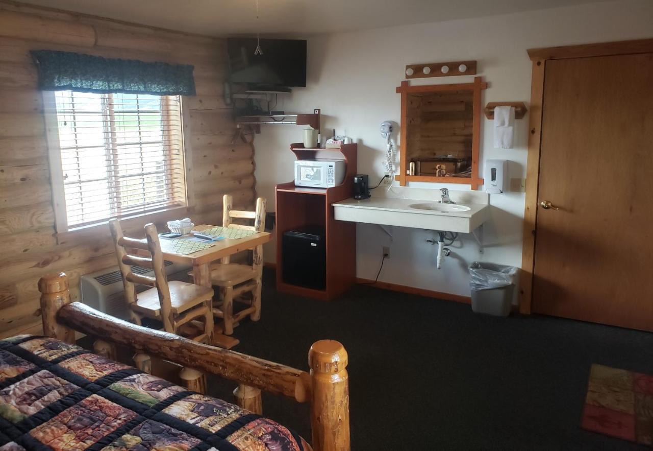 Wolf Den Log Cabin Motel And Rv Park Thayne 外观 照片