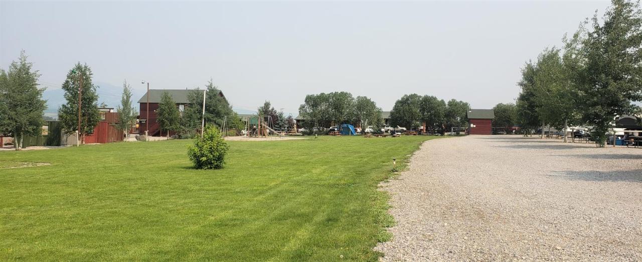 Wolf Den Log Cabin Motel And Rv Park Thayne 外观 照片