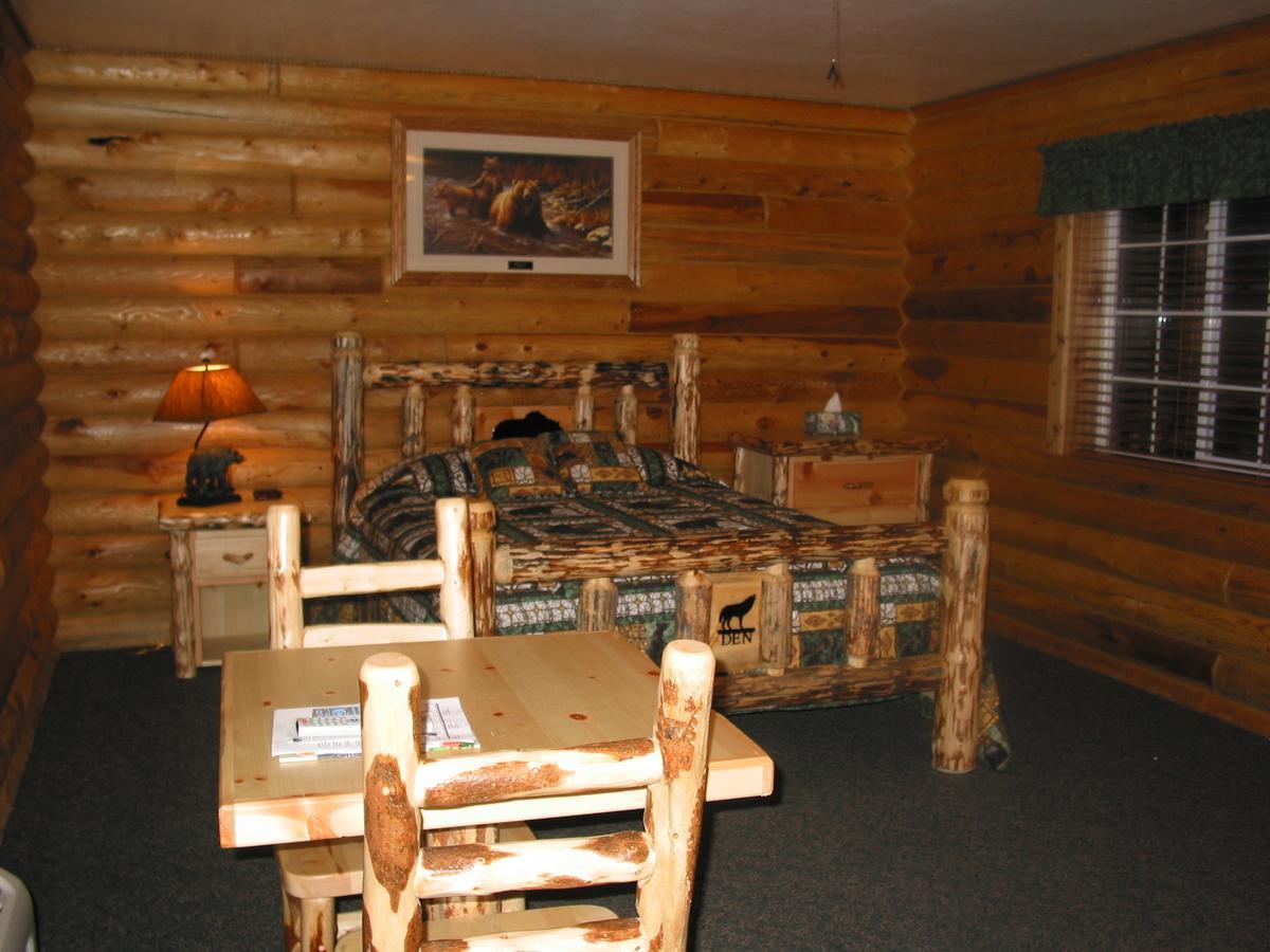 Wolf Den Log Cabin Motel And Rv Park Thayne 外观 照片