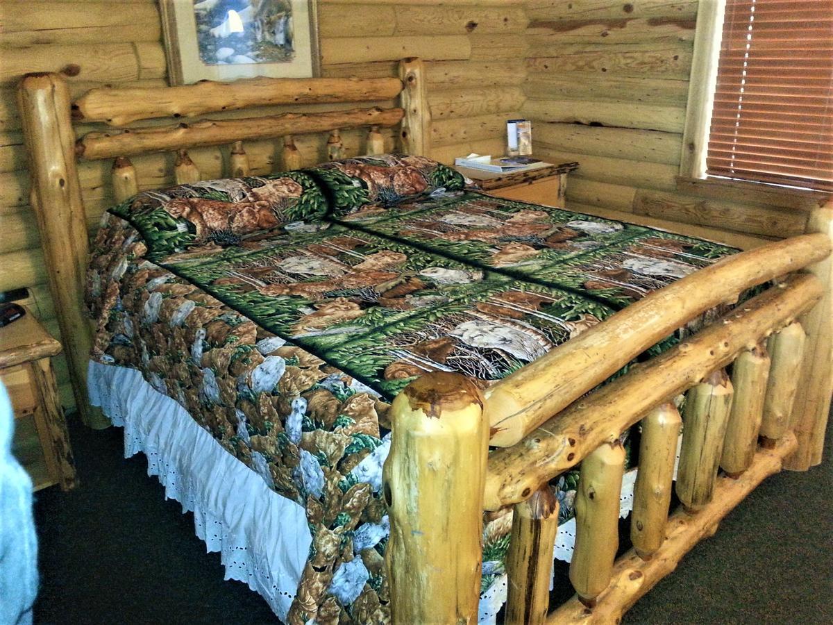 Wolf Den Log Cabin Motel And Rv Park Thayne 外观 照片