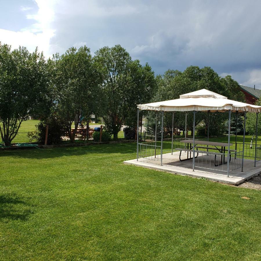 Wolf Den Log Cabin Motel And Rv Park Thayne 外观 照片