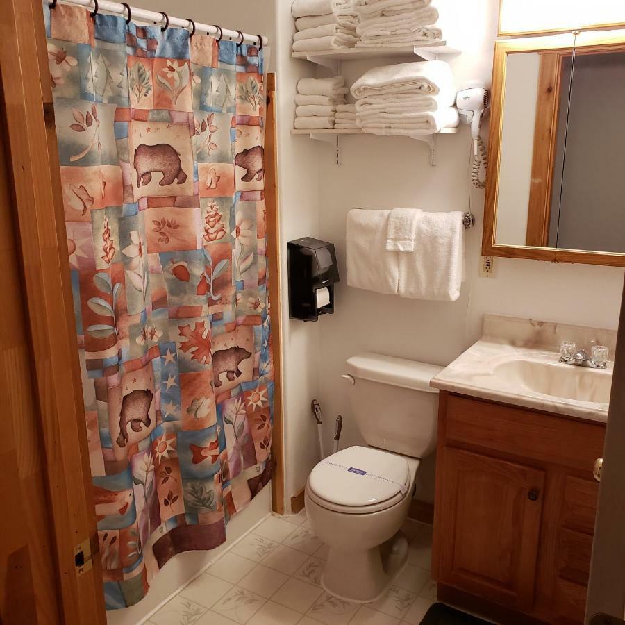 Wolf Den Log Cabin Motel And Rv Park Thayne 外观 照片