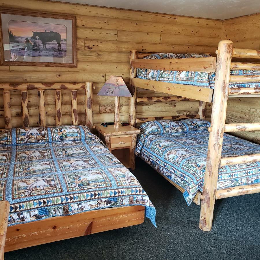 Wolf Den Log Cabin Motel And Rv Park Thayne 外观 照片